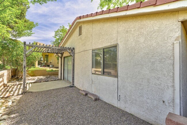 Building Photo - 1298 Tapadero Dr