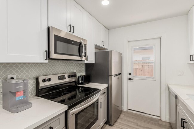 Building Photo - 6622 E Avalon Dr