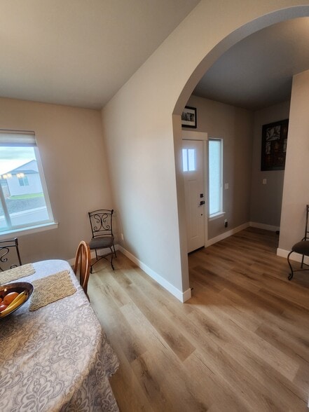 Building Photo - 209 Rainier Dr