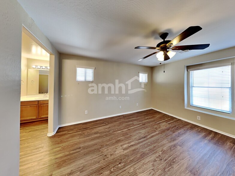 Building Photo - 5330 W Albeniz Pl