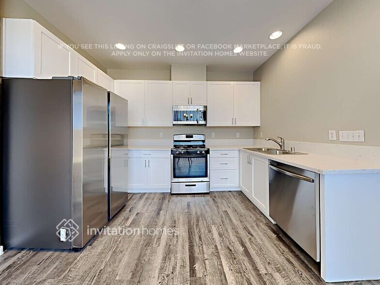 Building Photo - 556 Bayo Canyon Ct