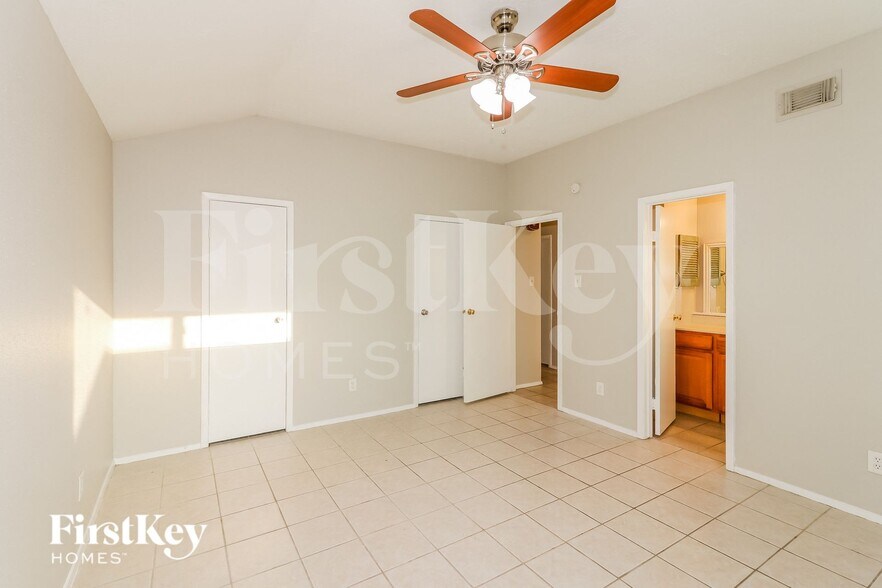 Building Photo - 6723 Valerian Ln