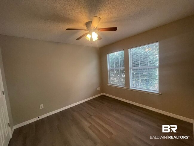 Building Photo - 706 Crystal Wells Ct N