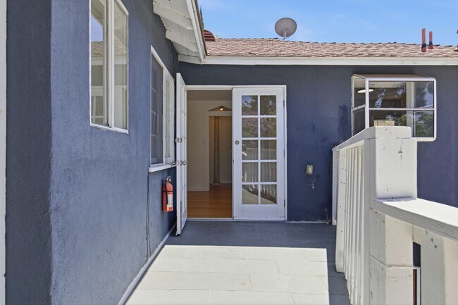 Building Photo - 12334 Moorpark St