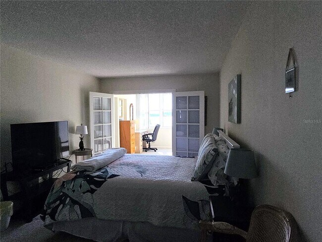 Building Photo - 4550 Cove Cir