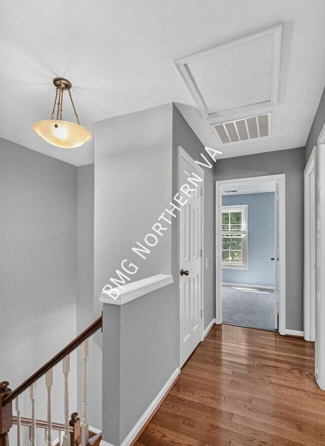 Building Photo - 43790 Laburnum Square