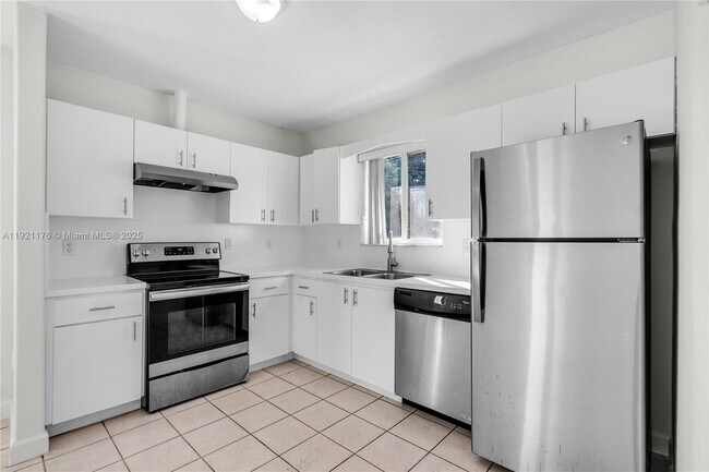 Building Photo - 2815 SW 39th Ave