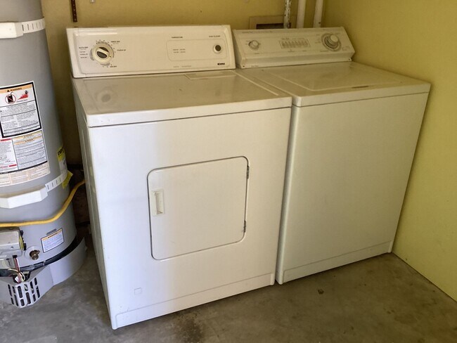 Building Photo - Downstairs Condo Located in the Gated Community of Las Palmas