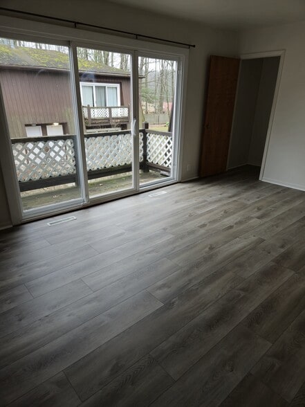 Building Photo - 18685 W Spring Lake Rd