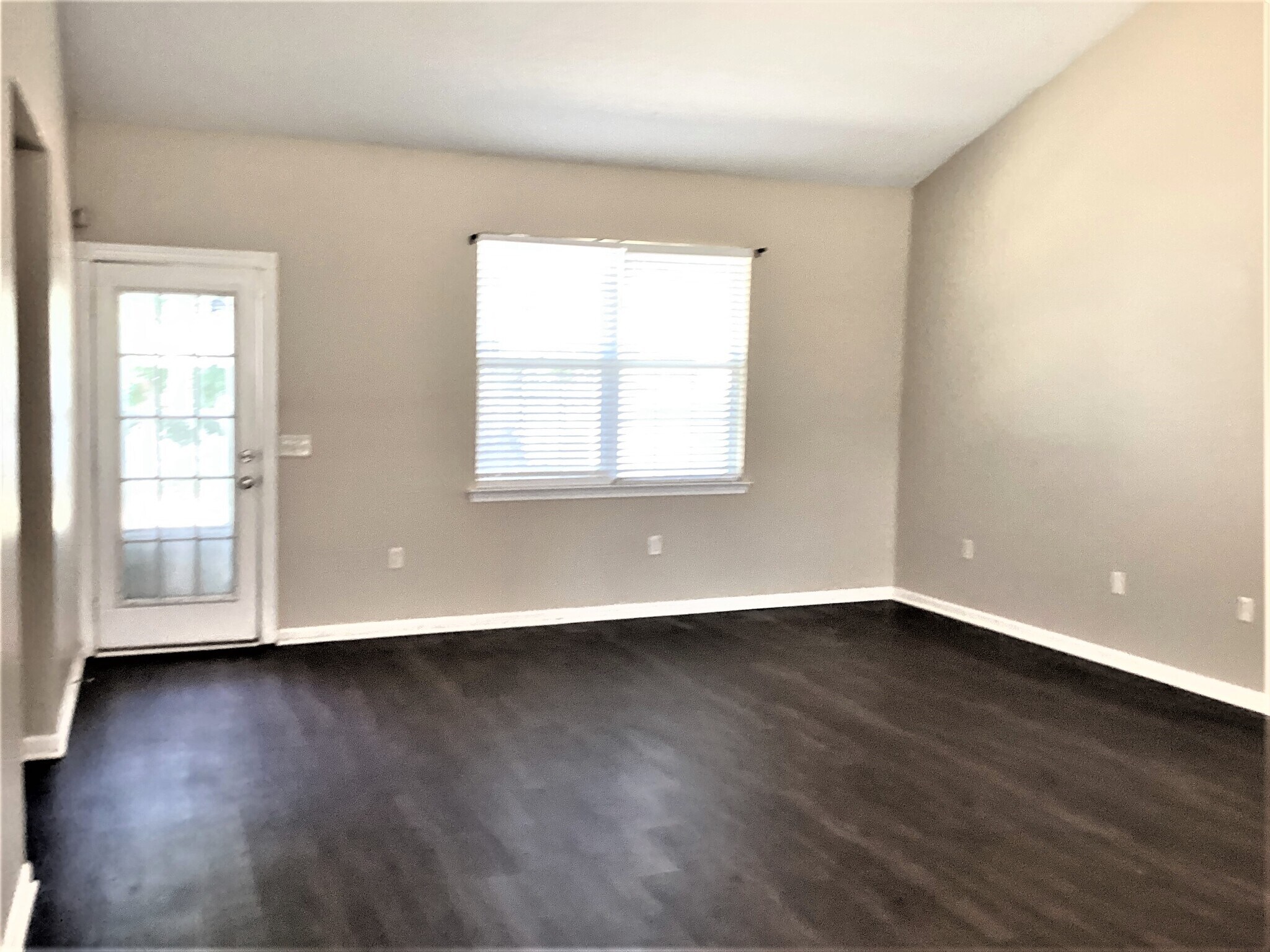 Building Photo - 305 Antigua Dr
