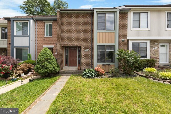 Building Photo - 2813 Cambridge Dr