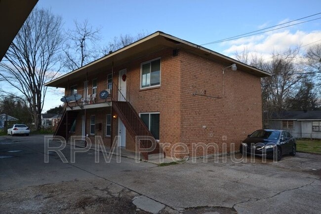 Building Photo - 947-957 Grebe St