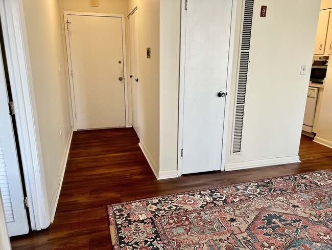 Building Photo - 1006 Paradise Rd