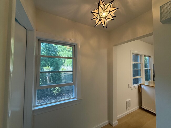 Building Photo - 106 Roe Ln