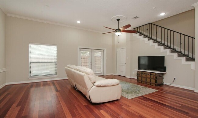 Building Photo - 908 Garden Oaks Terrace