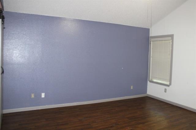 Building Photo - 915 W Lovers Ln