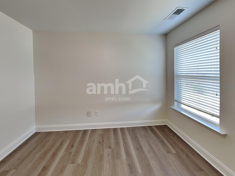 Building Photo - 1001 Haven Ln