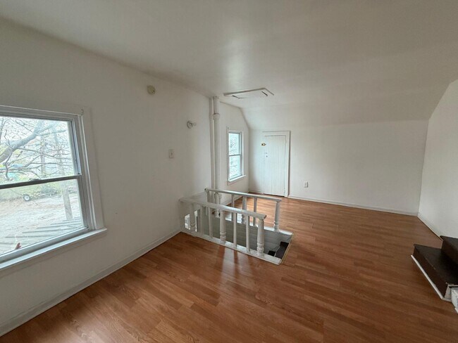 Building Photo - 405 New St