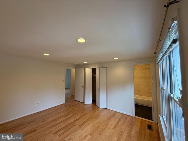 Building Photo - 5056 Kenerson Dr