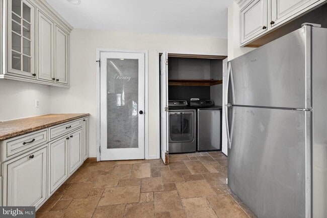 Building Photo - 27 Reeves Station Rd