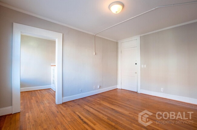 Building Photo - 674 Somerset Terrace NE