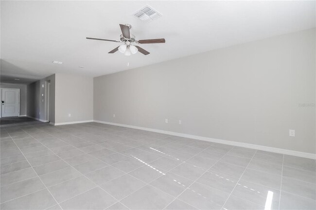 Building Photo - 127 Tulip Ln