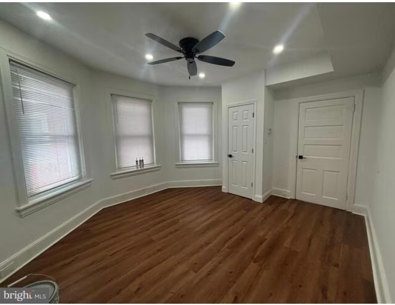 Building Photo - 320 Loney St