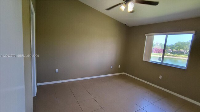 Building Photo - 985 NE 34th Ave