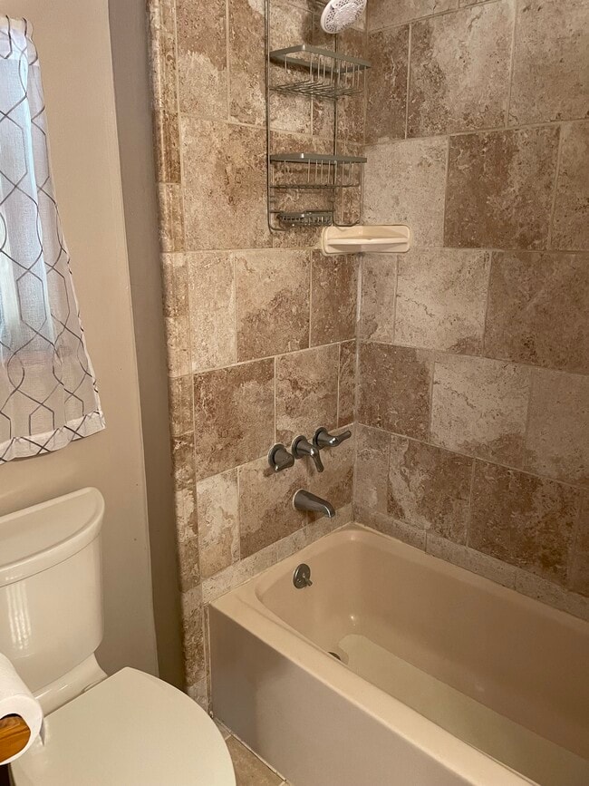 Building Photo - 117 Monday Dr