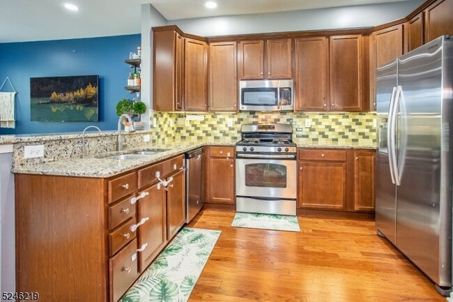 Building Photo - 616 Lopez Ln