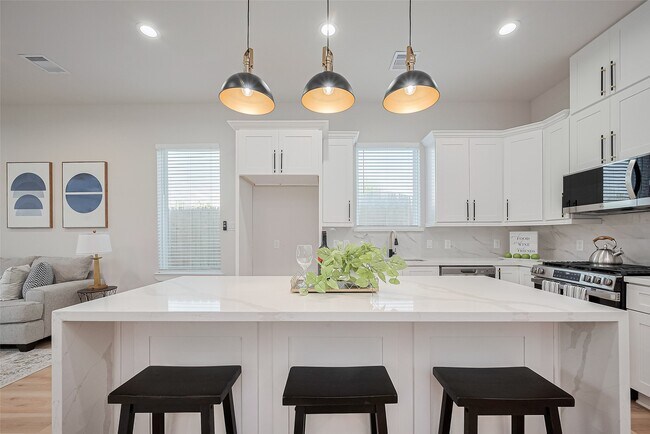 Primary Photo - 3544 Mt Pleasant St