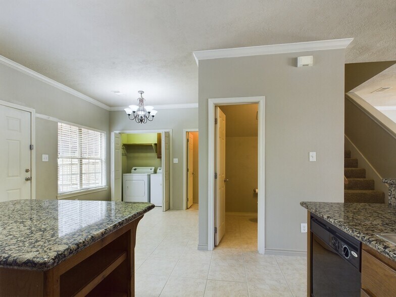 Building Photo - 422 Forest Dr Loop