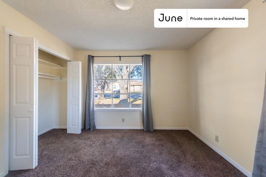 Building Photo - Room in Shared 4 bed/3 bath home