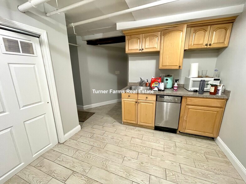 Building Photo - 38 Cherry St