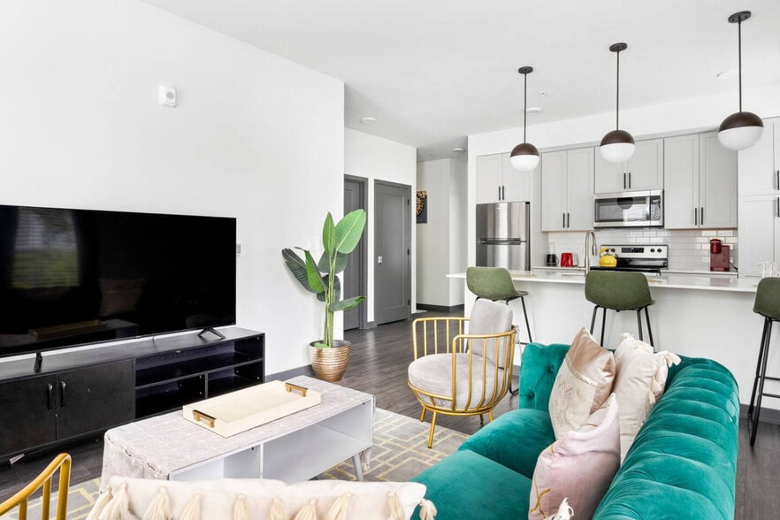 Building Photo - 6105 N Rural St