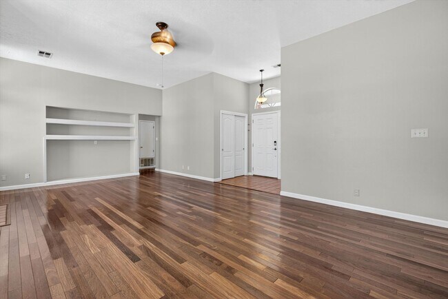 Building Photo - 2413 Agua Fria Dr NE