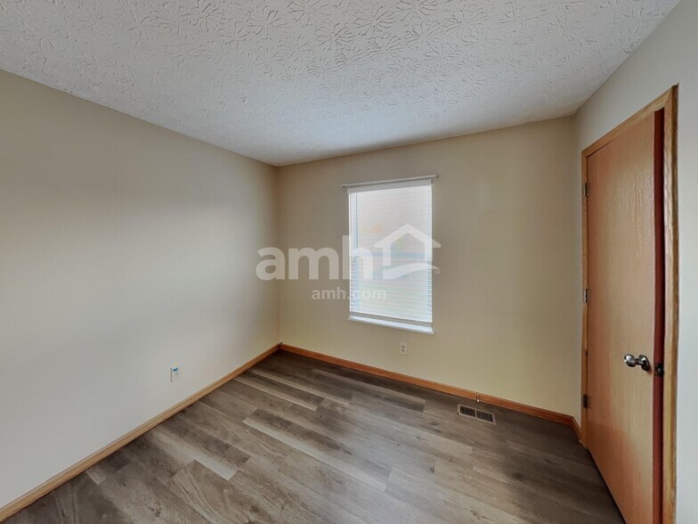 Building Photo - 35 Wrens Nest Ct