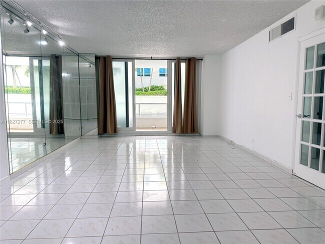 Building Photo - 5005 Collins Ave