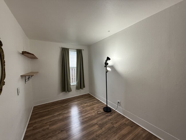 Building Photo - 1321 SE Mill St