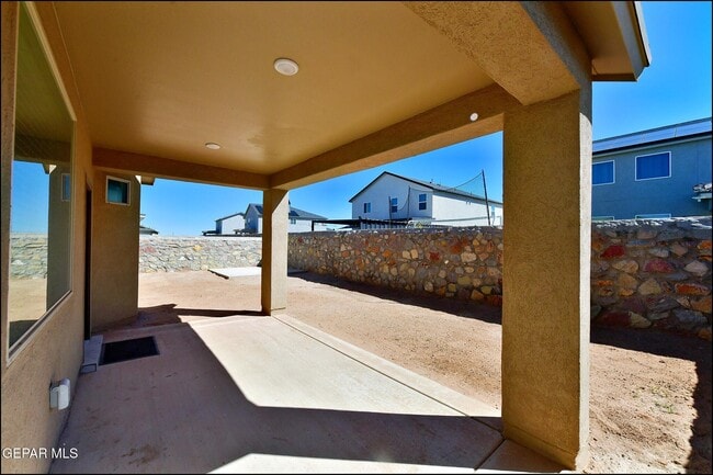 Building Photo - 10716 Drew Pearson Dr