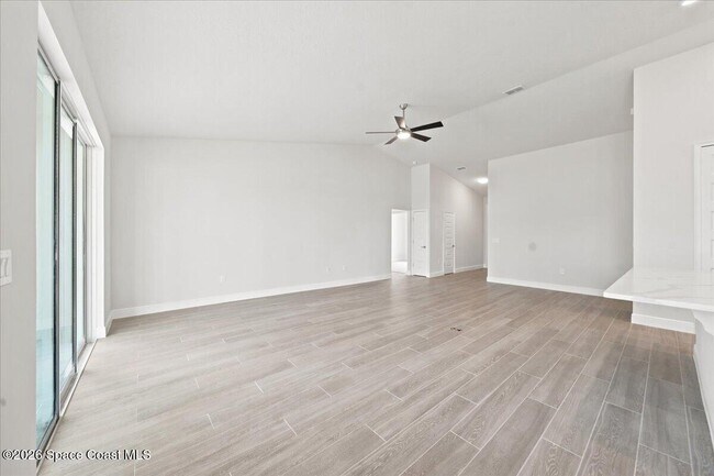 Building Photo - 407 Cellini Ave NE