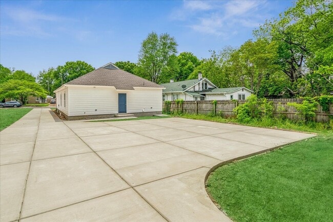Building Photo - 3556 Carnes Ave