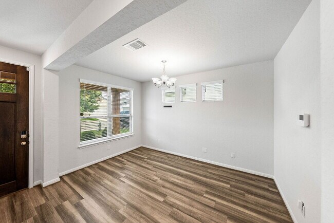 Building Photo - Greenbelt, Second En Suite, Media and Game...