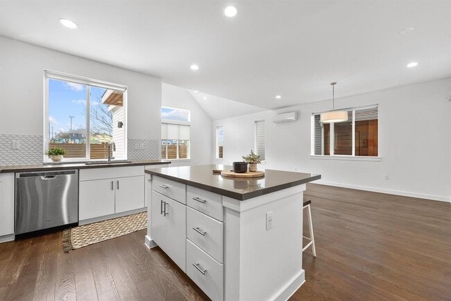 Building Photo - 3600 Clary Wy