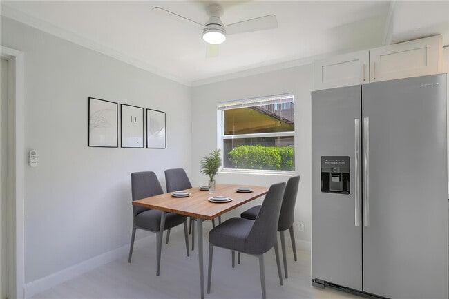 Building Photo - 633 Brittany N