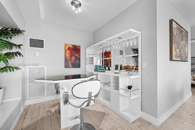 Building Photo - 1435 Brickell Ave
