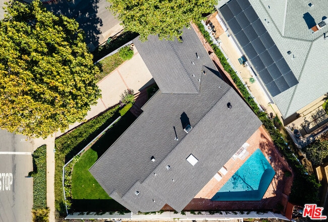 Building Photo - 864 Bienveneda Ave