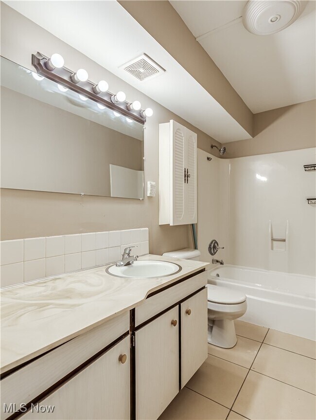 Building Photo - 2331 E Market St