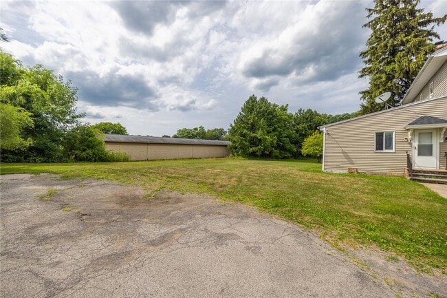 Building Photo - 757 Holt Rd