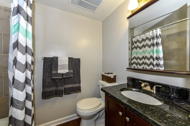 Building Photo - 955 Spring St NW